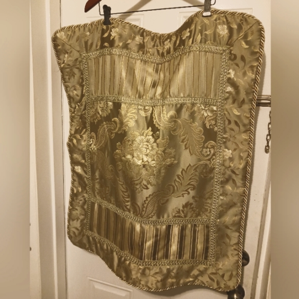 Rodeo Home 🏡2 Vintage Queen Shams Size 20"×26",Like New! Fabulous Gift.🎁SET